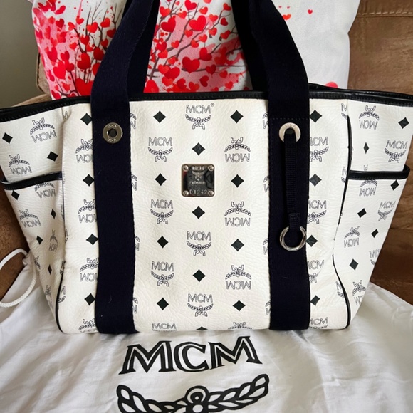 Almost New, Pre-Loved MCM Visetos Leather Tote Bag in White - Picture 9 of 12
